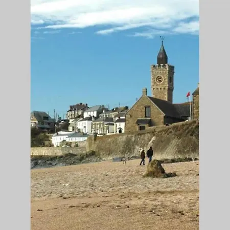 Apartment Cosy, Cornish Character Near The Sea!