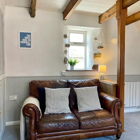 Cosy, Cornish Character Near The Sea! Apartment