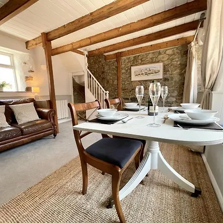 Cosy, Cornish Character Near The Sea! Apartment *