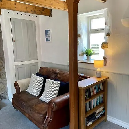 Cosy, Cornish Character Near The Sea! Porthleven