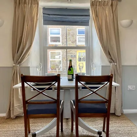 Cosy, Cornish Character Near The Sea! Apartment *