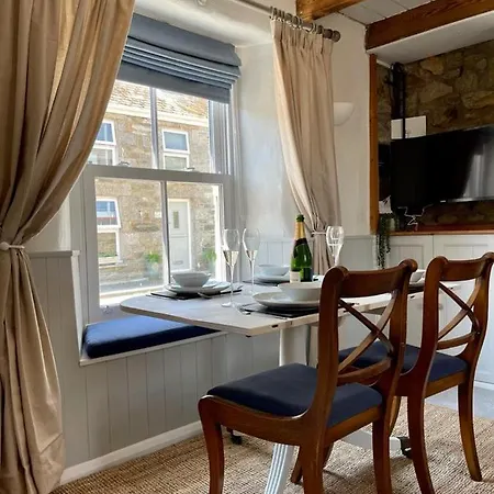 Apartment Cosy, Cornish Character Near The Sea! *