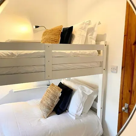 Cosy, Cornish Character Near The Sea! Apartment *